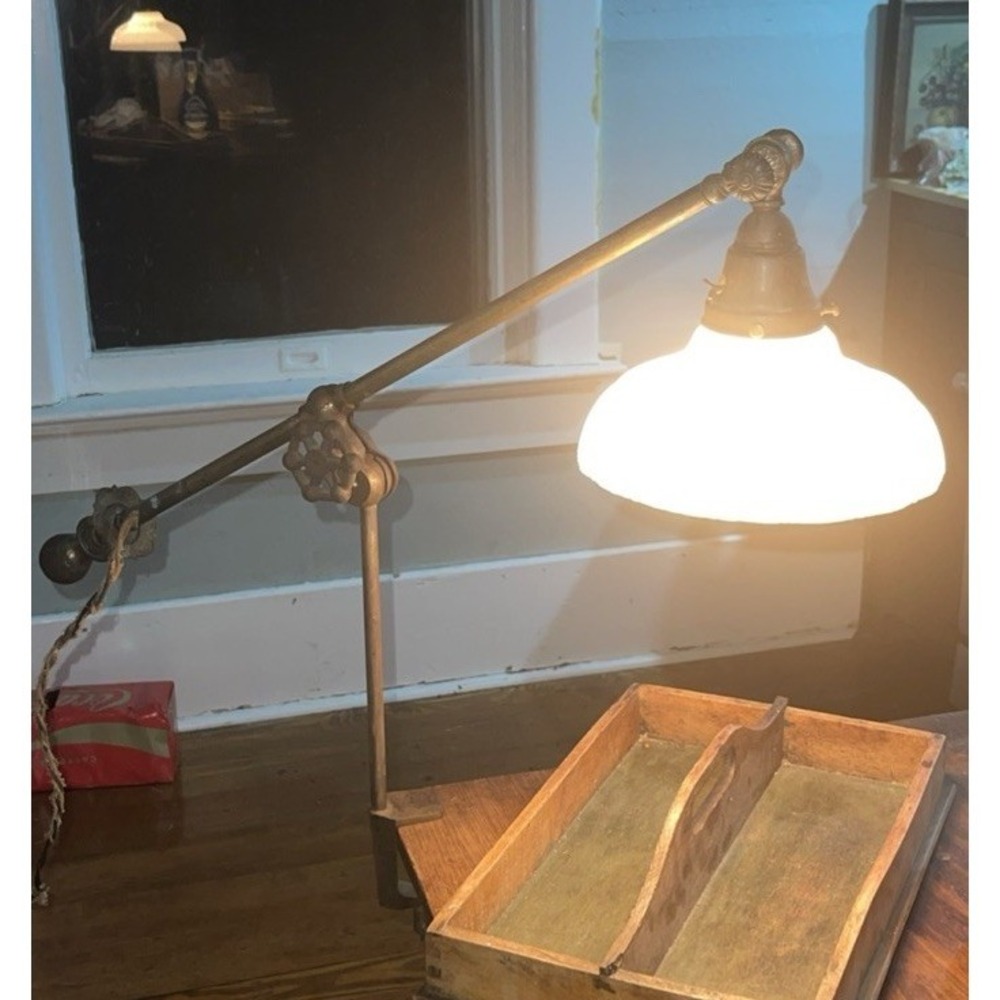 ANTIQUE‎ WORKING INDUSTRIAL  VINTAGE  LAMP CLAMP CLAM GLOBE